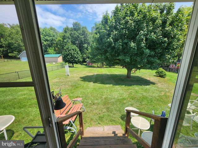 2351 EAGLE SCHOOL RD, Martinsburg, WV 25404