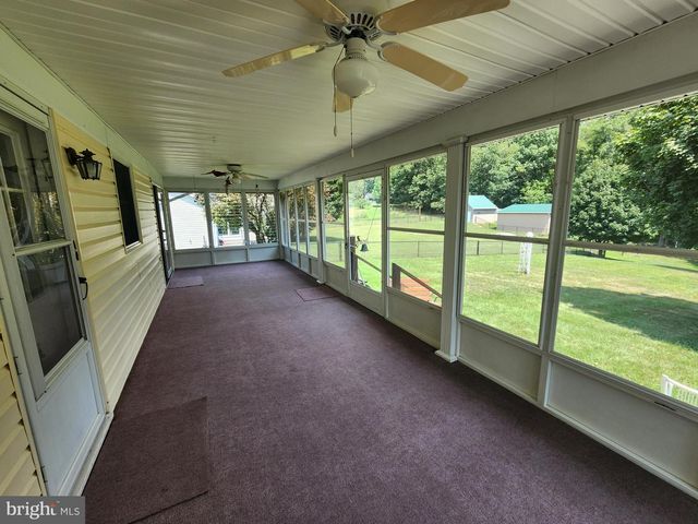 2351 EAGLE SCHOOL RD, Martinsburg, WV 25404