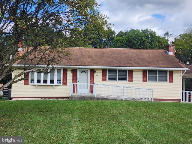 2351 EAGLE SCHOOL RD, Martinsburg, WV 25404