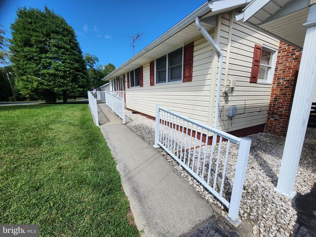 2351 EAGLE SCHOOL RD, Martinsburg, WV 25404