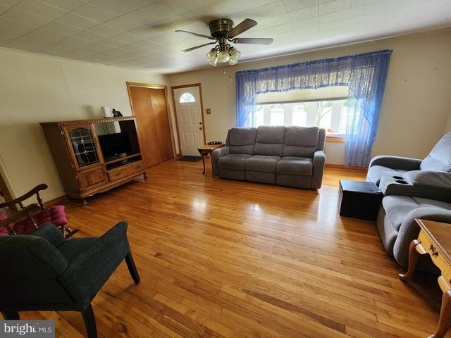 2351 EAGLE SCHOOL RD, Martinsburg, WV 25404