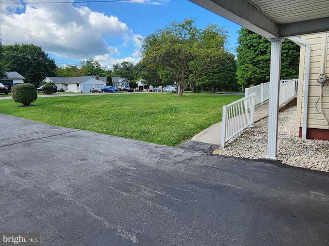 2351 EAGLE SCHOOL RD, Martinsburg, WV 25404