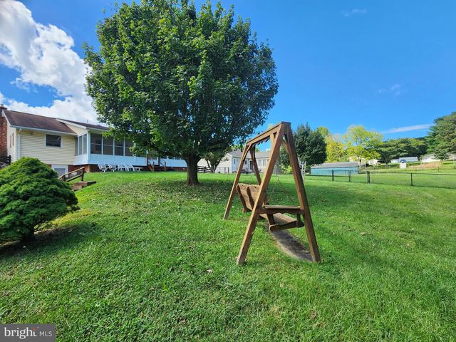 2351 EAGLE SCHOOL RD, Martinsburg, WV 25404
