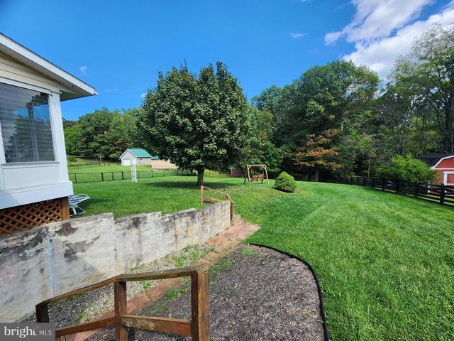 2351 EAGLE SCHOOL RD, Martinsburg, WV 25404