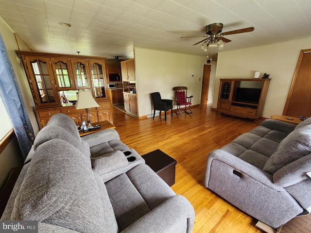 2351 EAGLE SCHOOL RD, Martinsburg, WV 25404