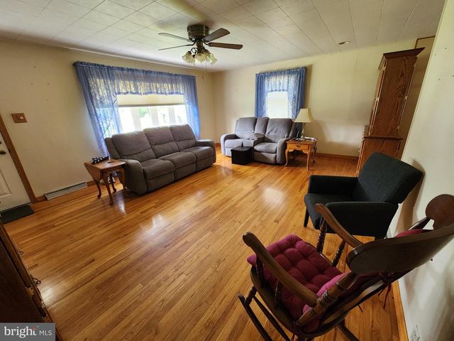2351 EAGLE SCHOOL RD, Martinsburg, WV 25404