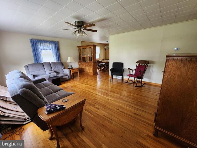 2351 EAGLE SCHOOL RD, Martinsburg, WV 25404
