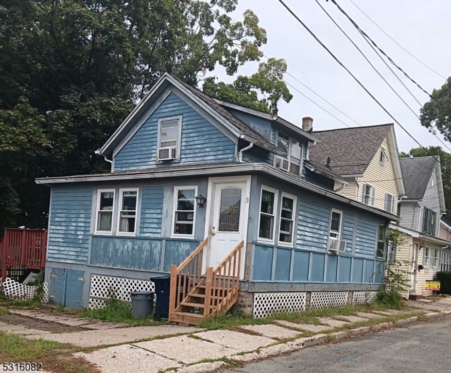 3 Walker St, Newton Town, NJ 07860