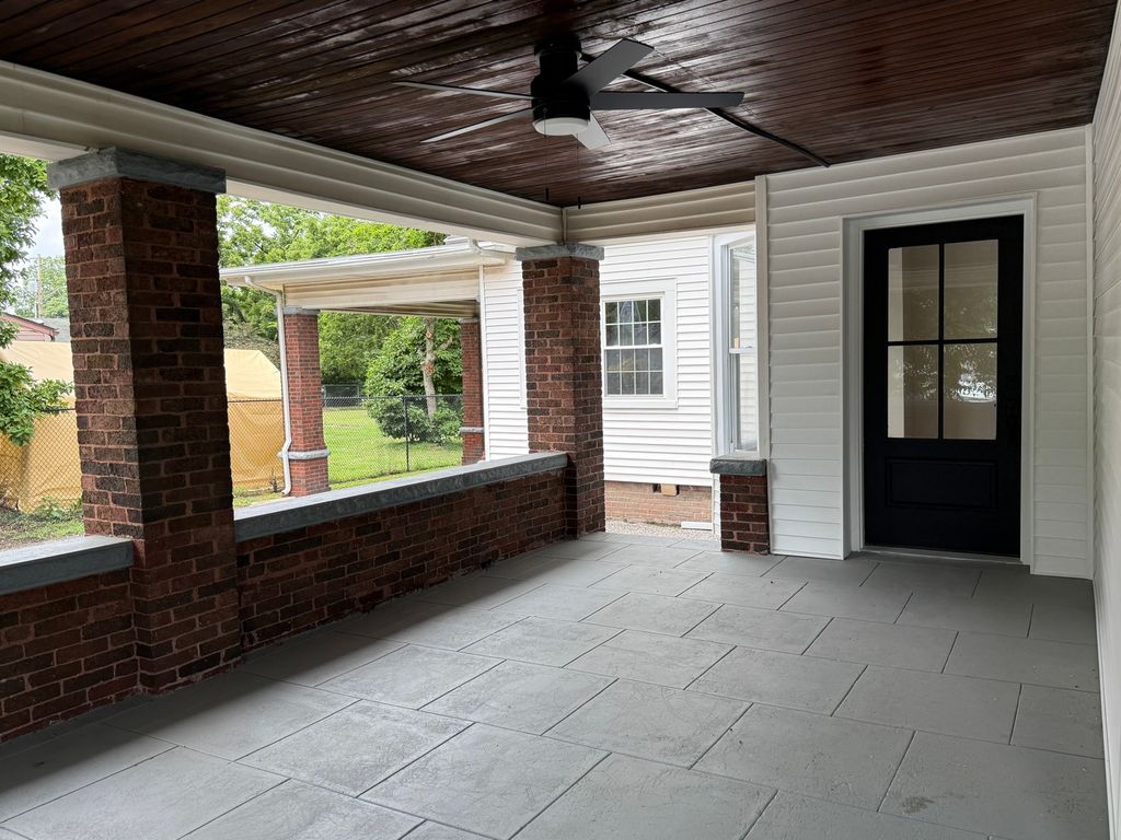 Image 14 of property listing at 716 North Street, Mt Vernon, IL 62864