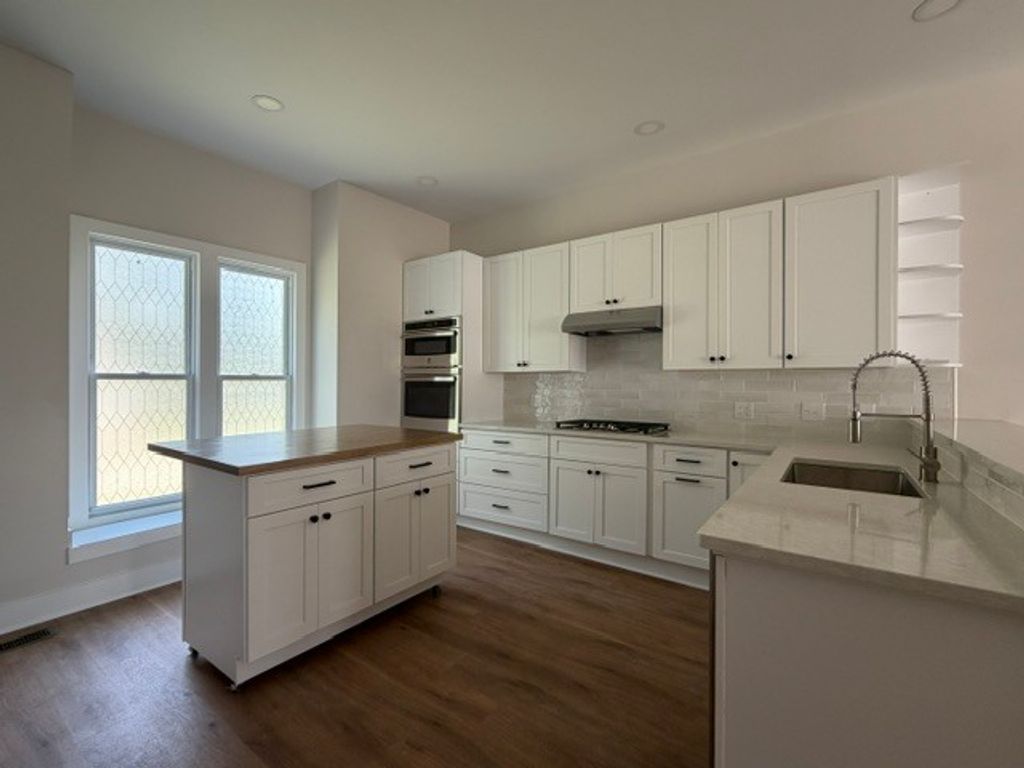Image 22 of property listing at 716 North Street, Mt Vernon, IL 62864