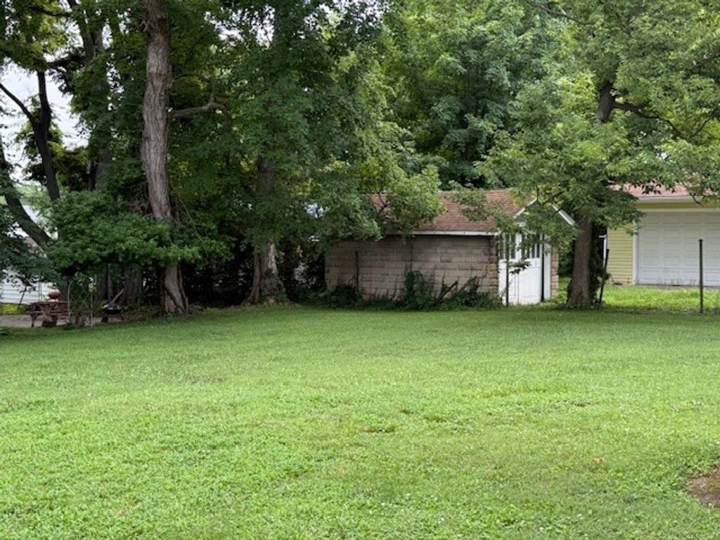 Image 4 of property listing at 716 North Street, Mt Vernon, IL 62864