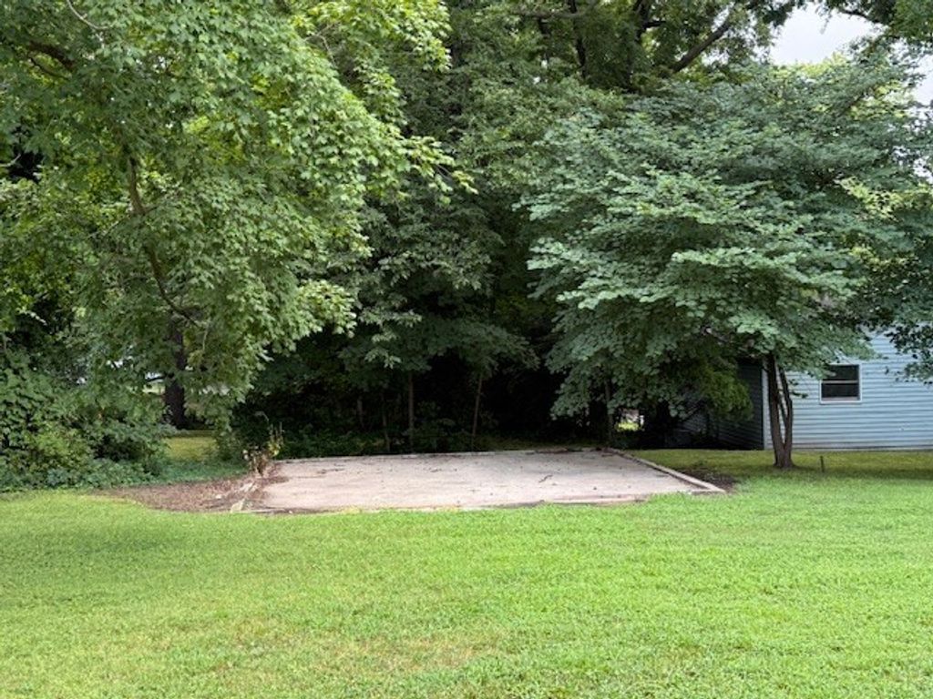 Image 5 of property listing at 716 North Street, Mt Vernon, IL 62864
