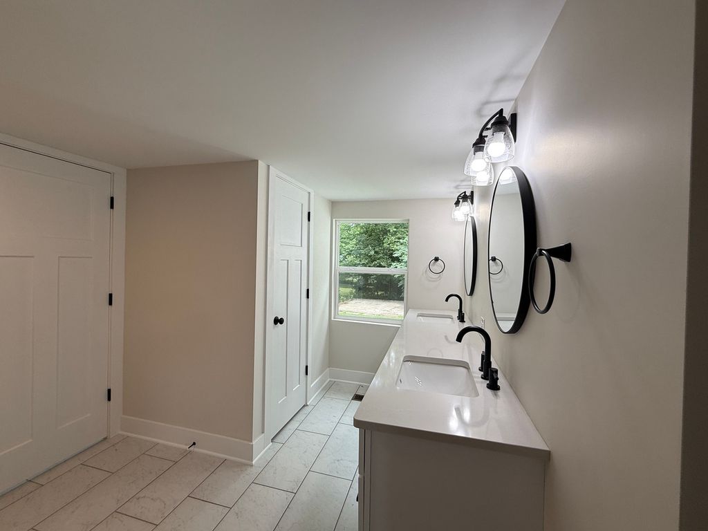 Image 42 of property listing at 716 North Street, Mt Vernon, IL 62864