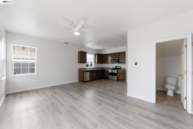 1405 1405 Cat Tail Dr, Stockton, CA 95204