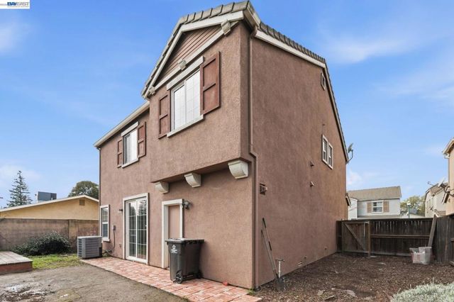 1405 1405 Cat Tail Dr, Stockton, CA 95204