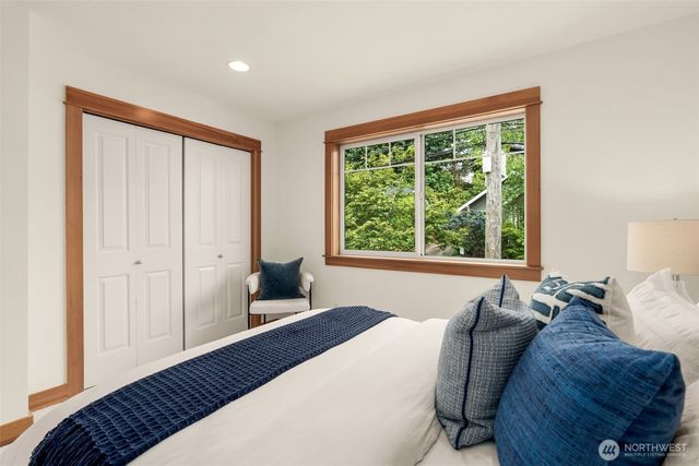 9121 23rd Avenue NE, Seattle, WA 98115