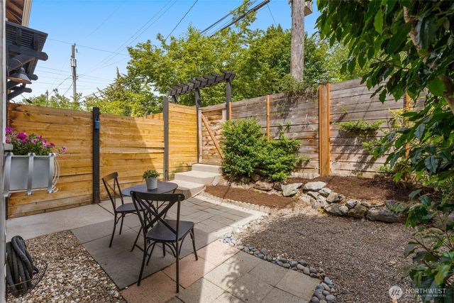 9121 23rd Avenue NE, Seattle, WA 98115