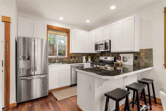 9121 23rd Avenue NE, Seattle, WA 98115