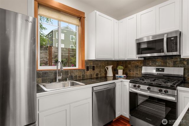 9121 23rd Avenue NE, Seattle, WA 98115