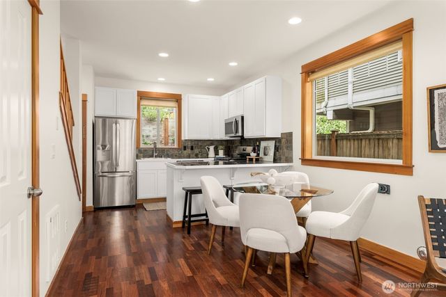 9121 23rd Avenue NE, Seattle, WA 98115