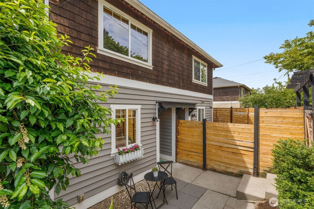 9121 23rd Avenue NE, Seattle, WA 98115