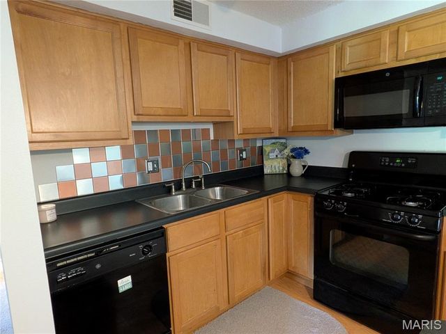 1438 Willow Brook Cove 1, St Louis, MO 63146
