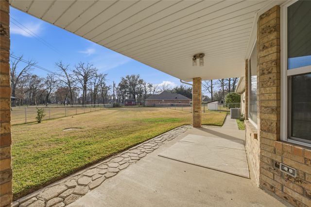 111 Havenwood Drive, Enchanted Oaks, TX 75156