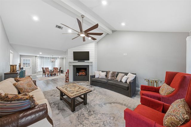 111 Havenwood Drive, Enchanted Oaks, TX 75156