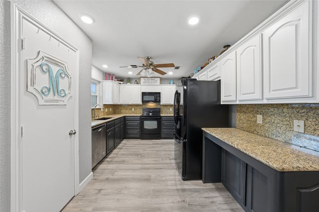 111 Havenwood Drive, Enchanted Oaks, TX 75156