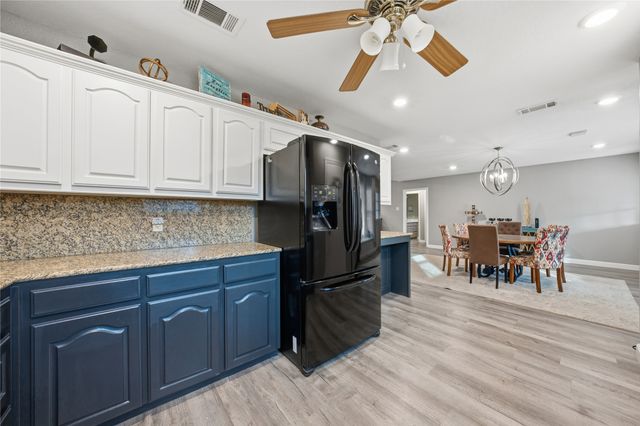 111 Havenwood Drive, Enchanted Oaks, TX 75156