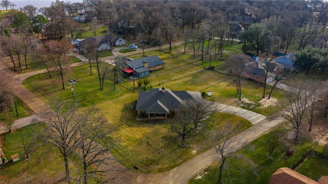 111 Havenwood Drive, Enchanted Oaks, TX 75156