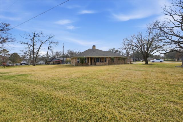 111 Havenwood Drive, Enchanted Oaks, TX 75156