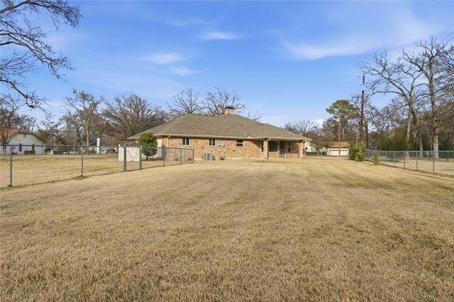 111 Havenwood Drive, Enchanted Oaks, TX 75156