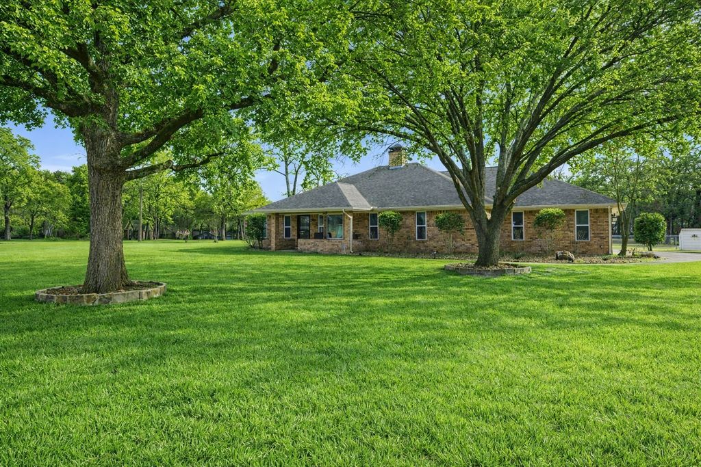 111 Havenwood Drive, Enchanted Oaks, TX 75156