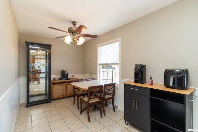 6000 N GRACELAND Drive, Peoria, IL 61614