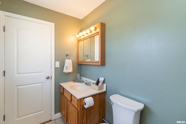 6000 N GRACELAND Drive, Peoria, IL 61614