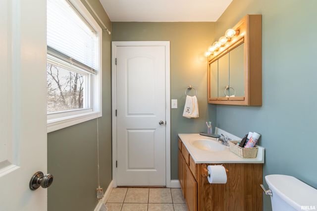 6000 N GRACELAND Drive, Peoria, IL 61614