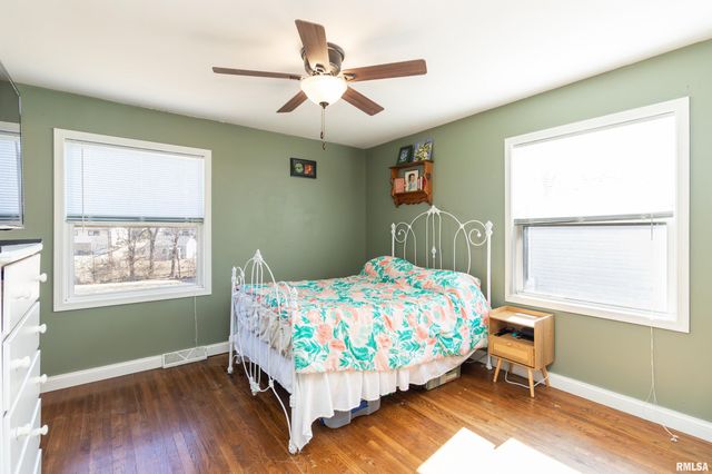 6000 N GRACELAND Drive, Peoria, IL 61614