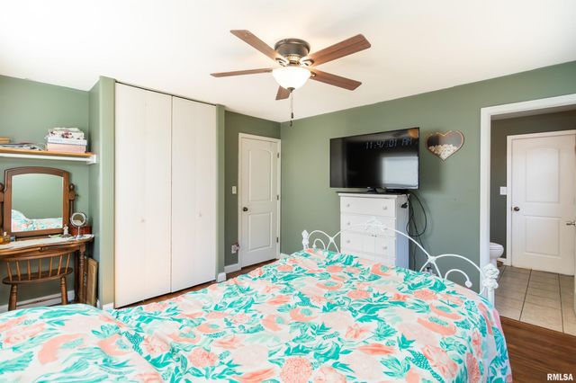 6000 N GRACELAND Drive, Peoria, IL 61614