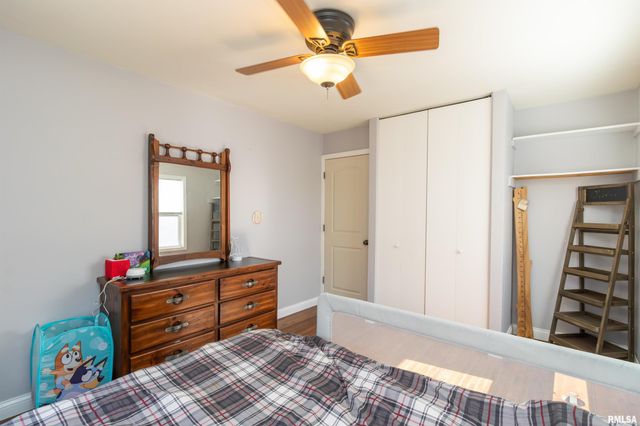 6000 N GRACELAND Drive, Peoria, IL 61614