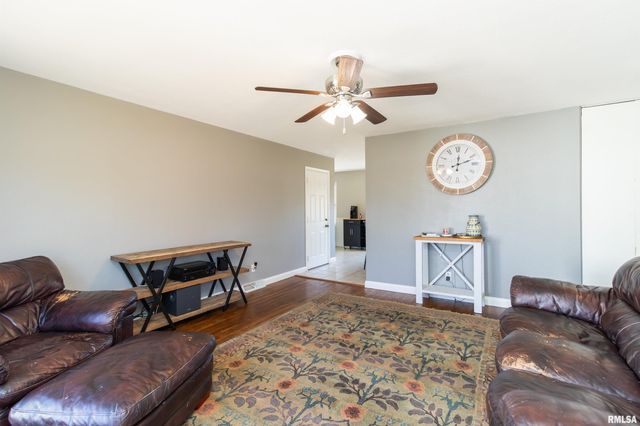 6000 N GRACELAND Drive, Peoria, IL 61614