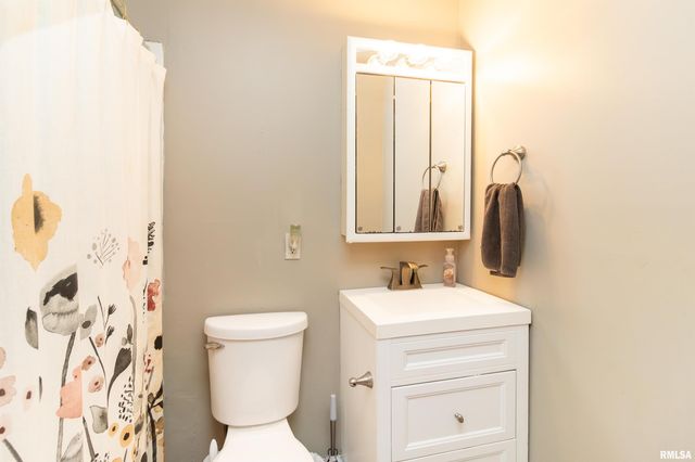 6000 N GRACELAND Drive, Peoria, IL 61614