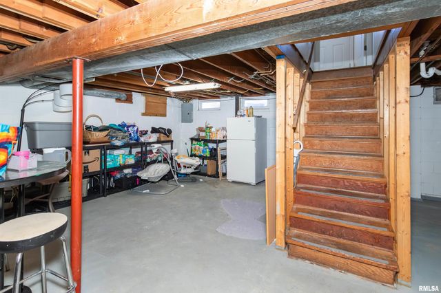 6000 N GRACELAND Drive, Peoria, IL 61614