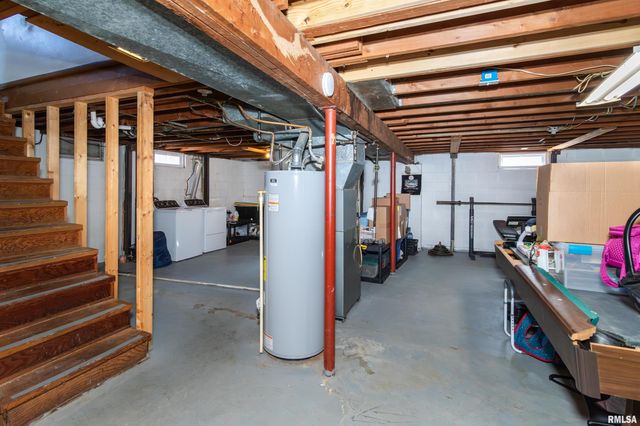 6000 N GRACELAND Drive, Peoria, IL 61614