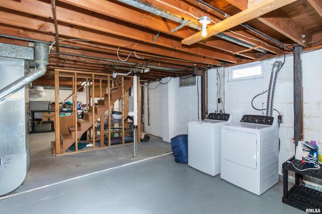 6000 N GRACELAND Drive, Peoria, IL 61614