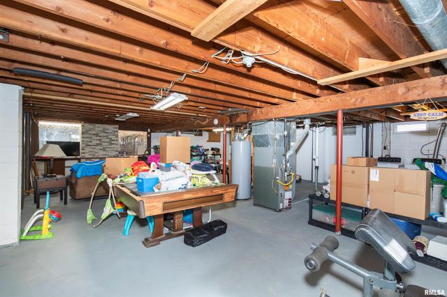 6000 N GRACELAND Drive, Peoria, IL 61614