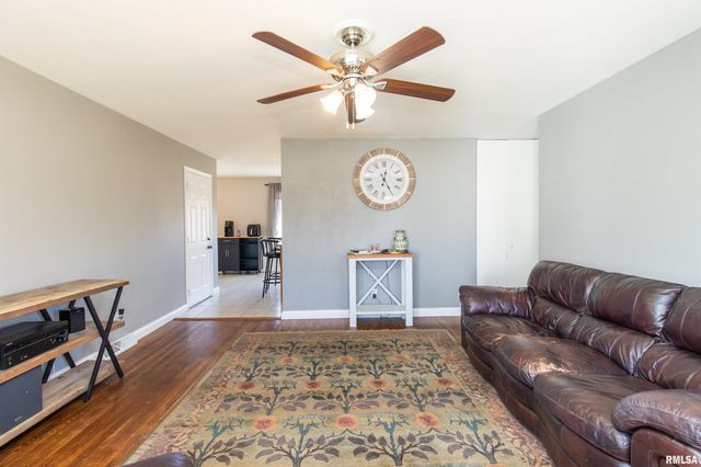 6000 N GRACELAND Drive, Peoria, IL 61614