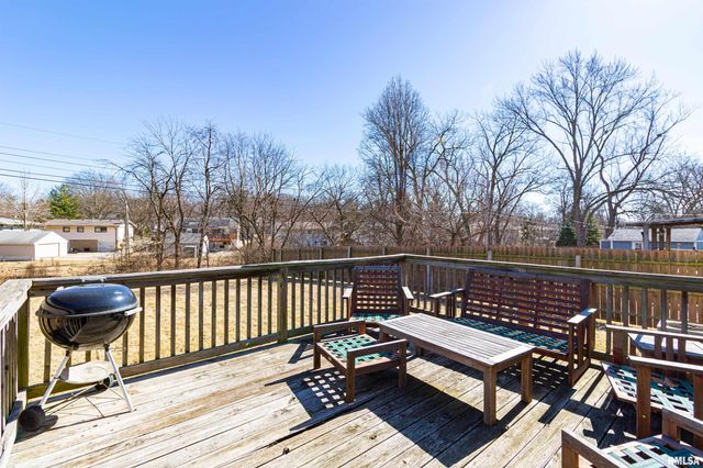 6000 N GRACELAND Drive, Peoria, IL 61614