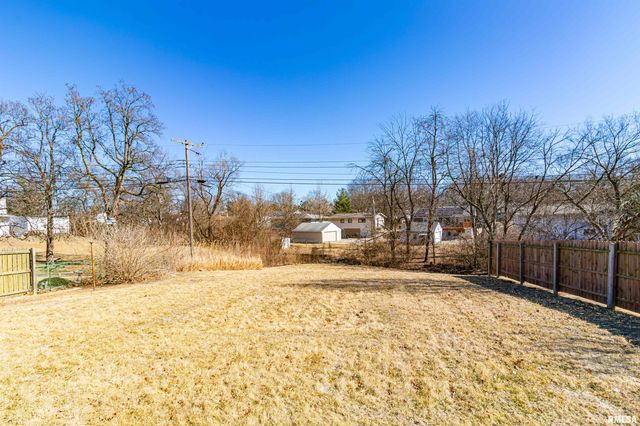 6000 N GRACELAND Drive, Peoria, IL 61614