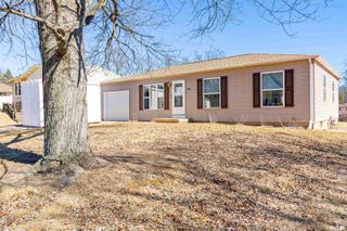 6000 N GRACELAND Drive, Peoria, IL 61614